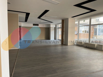 Spațiu comercial generos de 900 mp în Zorilor – diverse activități