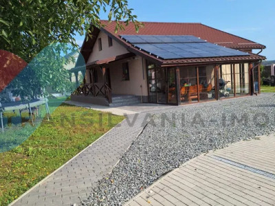 Casă modernă cu mansardă, garaj dublu și curte generoasă – zona Jucu de Mijloc