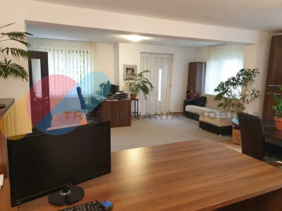Apartament spațios la parter de vilă – Andrei Mureșanu, pretabil locuință/ birou
