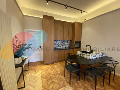 Apartament 3 camere cu pod mansardabil și boxă la beci – Ultracentral
