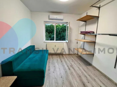 Garsonieră renovată cu boxă, str. Plopilor – ideală pentru locuit sau investiție
