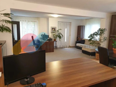 Apartament spațios la parter de vilă – Andrei Mureșanu, pretabil locuință/ birou