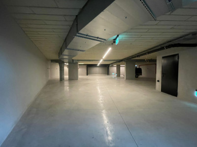 Spatiu comercial-garaj intermediar, 245 Mp, zona Grigorescu - Taietura Turcului