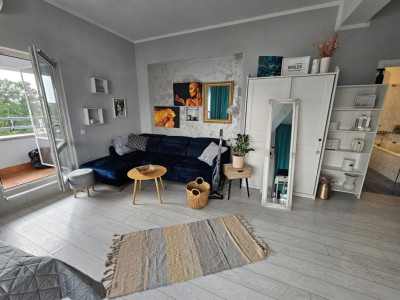 Apartament de 45 mp + 10 mp logie, zona Centrala 
