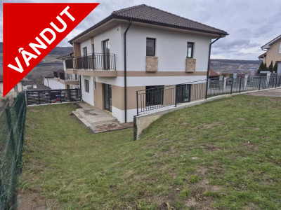 Casa tip duplex, 120 Mp, zona intrare Chinteni